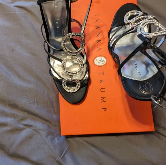 IVANKA TRUMP BLACK AND RHINESTONE HEELS - Picture 4 of 4